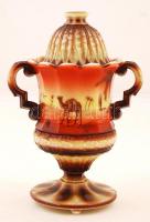 Tevékkel és pálmalevelekkel díszített fedeles urna, matricás, jelzés nélkül, apró kopásnyomokkal, m: 22 cm