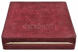 1989. "125 éves az Aszfaltútépítő Vállalat 1864-1989" Br emlékplakett tokban (90mm) T:2