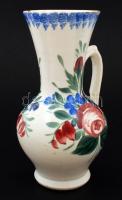 Hollóházi porcelán füles váza, kézzel festett, jelzett a máz alatt, sérült, kopásnyomokkal, lepattan...
