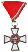 1939. A Magyar Érdemrend lovagkeresztje hadiszalagon zománcozott Br kitüntetés mellszalagon T:3 ragasztott, kopott zománcozás és aranyozás Hungary 1939. Hungarian Order of Merit, Knights Cross on a war ribbon enamelled Br decoration with ribbon C:F sticked, worn enamelling and gilding NMK 381.