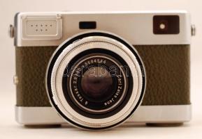 Régi Werra MX V típusú fényképezőgép, olívazöld színben, saját tokjában