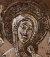 Régi ón relief ikon, az Istenszülő Szűzanya Kisjézussal és mellékalakokkal, kis sérüléssel, 37×27,5 ...