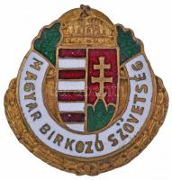 ~1925. "Magyar Birkózók Szövetsége" zománcozott és aranyozott gomblyuk jelvény "Boczán K." gyártói jelzéssel (19x20mm) T:1-,2 Hungary ~1925. "Hungarian Wrestling Federation" enamelled and gold plated button badge with makers mark "Boczán K." (19x20mm) C:AU,XF