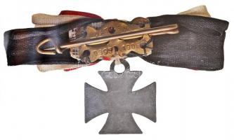 Német Birodalom ~1925-1930. Mini vaskereszt formájú festett fém emlékjelvény csokorszalaggal hátolda...