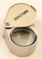 30×21 mm-s kis fém nagyító, saját tokjában