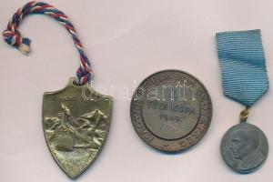 1949. &quot;Magyar Röplabda Szövetség - III. Téli Kupa 1949.&quot; fém díjérem (40mm) + DN &quot;Bartók&quot; fém dalos érem mellszalagon. Szign.:Szentesy (24mm) + DN &quot;Visoké Tatry (Magas-Tátra)&quot; fém turista érem madzaggal (50x34mm) T:2,2-