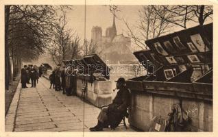 Paris, Old book sellers on the Quay de la Tournelle (EB)