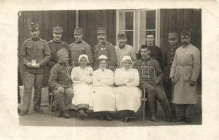 Vienna, Wien, Grinzing; K.u.K. Kriegsspital / military hospital, group photo (EB)