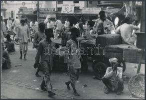 cca 1950 India, Kanpur utcai jelenetek 3 db közepes fotó / India, Kanpur, street view scenes 16x24 cm