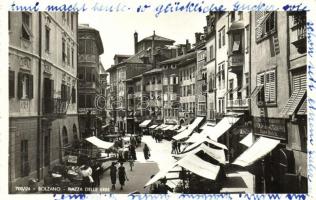 Bolzano, Bozen; Piazza delle Erbe / square, shops