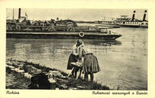 Mohács, Ruhamosó asszonyok a Dunán, komp, gőzhajó / Washing women, ferry, steamship