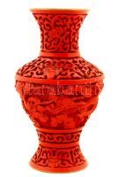 Kínai vörös lakkfaragásos kis váza keleti motívumokkal, fém, zománcozott belsővel, jelzés nélkül, m: 12 cm /  Little Chinese red lacquerware vase with oriental motifs, metal, with enamel inside, without mark, h: 12 cm