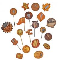 20db klf szocialista jelvény és kitűző, közte "Postások Szakszervezete", "Külkeresked...