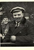 7 db Lenin fotólap (10 x 15 cm) + 11 gyűjtőkép az Uljanov családról (saját tokjában) / 7 Lenin photo...