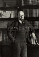 7 db Lenin fotólap (10 x 15 cm) + 11 gyűjtőkép az Uljanov családról (saját tokjában) / 7 Lenin photo...