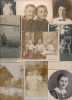 cca 1910-50 Vegyes méretű családi fotók, cca 40db