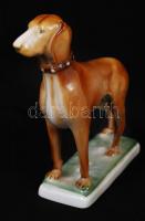 Zsolnay kézzel festett porcelán vadászkutya, jelzett, apró kopásnyomokkal, 19,5×5×16,5 cm