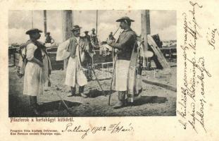 Hortobágy, pásztorok a kútnál, Pongrácz Géza kiadása, Kiss Ferenc fényképe után