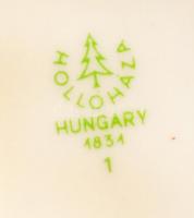 Hollóházi porcelán fekvő kutya, kézzel festett, jelzett, apró kopásnyomokkal, 20×8×11,5 cm