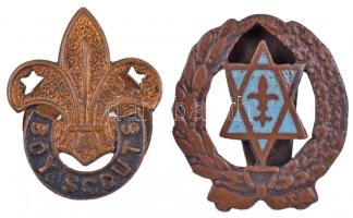 ~1920-1930. 2db klf zsidó cserkész jelvény: Zománcozott Br gomblyukjelvény, hátoldalán "MARKOVITS UJPEST" gyártói jelzéssel + "Fiú cserkészek" festett fém gomblyukjelvény T:2,2- ~1920-1930. 2pcs of jewish scouting badges: Enamelled Br button badge, on the back with makers mark "MARKOVITS UJPEST" + "Boy Scouts" painted metal button badge C:XF,VF