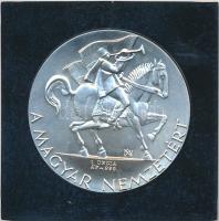 Kiss Nagy András (1930-1997) 1989. "Az Erdélyi Menekültekért" Ag emlékérem műbőr tokban és...