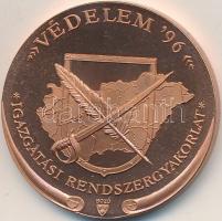 Bozó Gyula (1913-2004) 1996. "Védelem '96 - Igazgatási Rendszergyakorlat / A Magyar Köztársaság Honvédelmi Miniszterétől" Br emlékérem dísztokban (42,5mm) T:PP