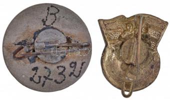 Románia ~1970. "GMA (Munkára, harcra kész)" ezüstözött, zománcozott fém jelvény + NDK ~197...