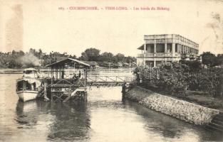 Vinh Long, Bords du Mékong / river bank, port, steamship (gluemark)