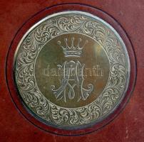 cca 1900 Tiszta bőr írat rendező réz díszítésekkel, felújítandó, 35x25cm