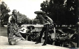 Jarabe Tapatío, Mexican folk dance