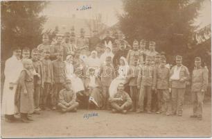 Ipolyság, első világháborús sebesült katonák, orvosok, nővérek / WWI injured soldiers, doctors and nurses group photo (b)