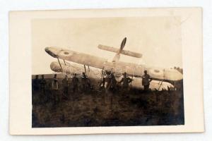 cca 1938-1945 Lezuhant repülőgép a II. világháborúból, fotólap, 14x9 cm / cca 1938-1945 Airplane, military photo from the world war II., photocard, 14x9 cm