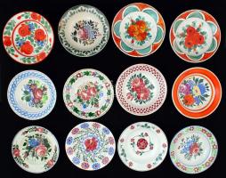 Népi tányérok 15db, különböző mintákkal és méretben, 3db nagy méretű cca d:29cm, 12db kisebb cca d:2...