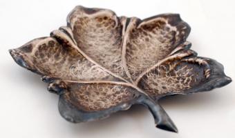 Ezüst (Ag.) levél alakú tálka, poncolt, jelzett, nettó: 65 g., 15×14 cm