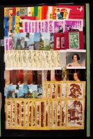 2100 darabos gyufacímke-gyűjtemény, vegyesen magyar és külföldi gyufacímkékkel, berakóba rendezve