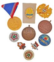 10db-os vegyes szocialista jelvény tétel, benne "Önkéntes Rendőri Szolgálatért", "Önkéntes Tűzoltói Szolgálatért", "KISZ Ifjúság a szocializmusért", "Közös Űrrepülés" stb. T:vegyes