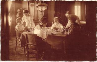 Girls playing cards photo (EK)