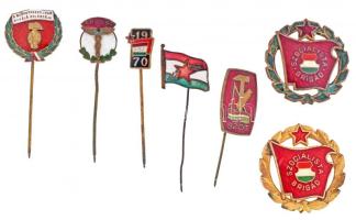 ~1960-1970. 7db szocialista jelvény és kitűző, közte "SZOT" zománcozott fém kitűző, "A Szövetkezeti Ipar Kiváló Dolgozója" zománcozott fém kitűző T:2,2- egyikről tű letört