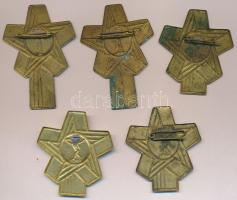 5db festett szocialista fém jelvény T:2,2- egyikről hiányzik a tű
