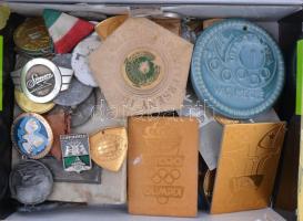 ~60db vegyes magyar és külföldi jelvény, emlékérem, sportérem főleg a szocialista időszakból T:vegyes