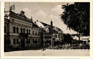 Zilah, Fő tér, Vármegyeház, gyógyszertár / main square, county hall, pharmacy