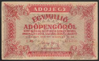 1946. 1000.000Adópengő 6 jegyű számmal, hátoldalon fordított címerrel, extrém jobbra és lefelé csúszott alapnyomattal, átlagnál vékonyabb sorozatbetűvel T:III