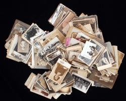 Nagy mennyiségű régi fotó, közte verzósokkal, kb. 990 db