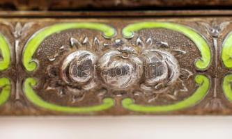 Ezüst (Ag.) névjegykártya tartó (Sárkányölő Szent György képével), jelzett, mesterjeggyel (SG), zomá...