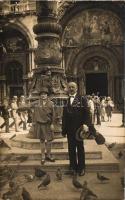 1925 Venice, Venezia; St Mark's Basilica, pigeons, photo (b)