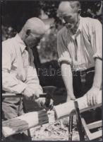 cca 1936 Reich Péter Cornel: Ácsmunka, pecséttel jelzett vintage fotó, 18x13 cm