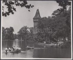 cca 1935 Reich Péter Cornel vintage felvétele a városligeti tóról, hátoldalán pecséttel jelzett, 18x22 cm