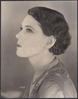 cca 1935 Bajor Gizi (1893-1951) színésznő, a Nemzeti Színház örökös tagja, Kossuth-díjas művész, 22,5x18 cm