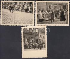 cca 1930 Horthy Miklós gyalogosan egy körmenetben(Szent Jobb), valószínűleg a budai várban, 3 db fotó, 6x8 cm