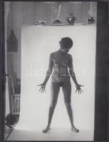 cca 1960 Gyors leltár: csak tudnám ki volt a tizedik? Finoman erotikus fénykép, 24x18 cm / cca 1960 Erotic photo, 24x18 cm